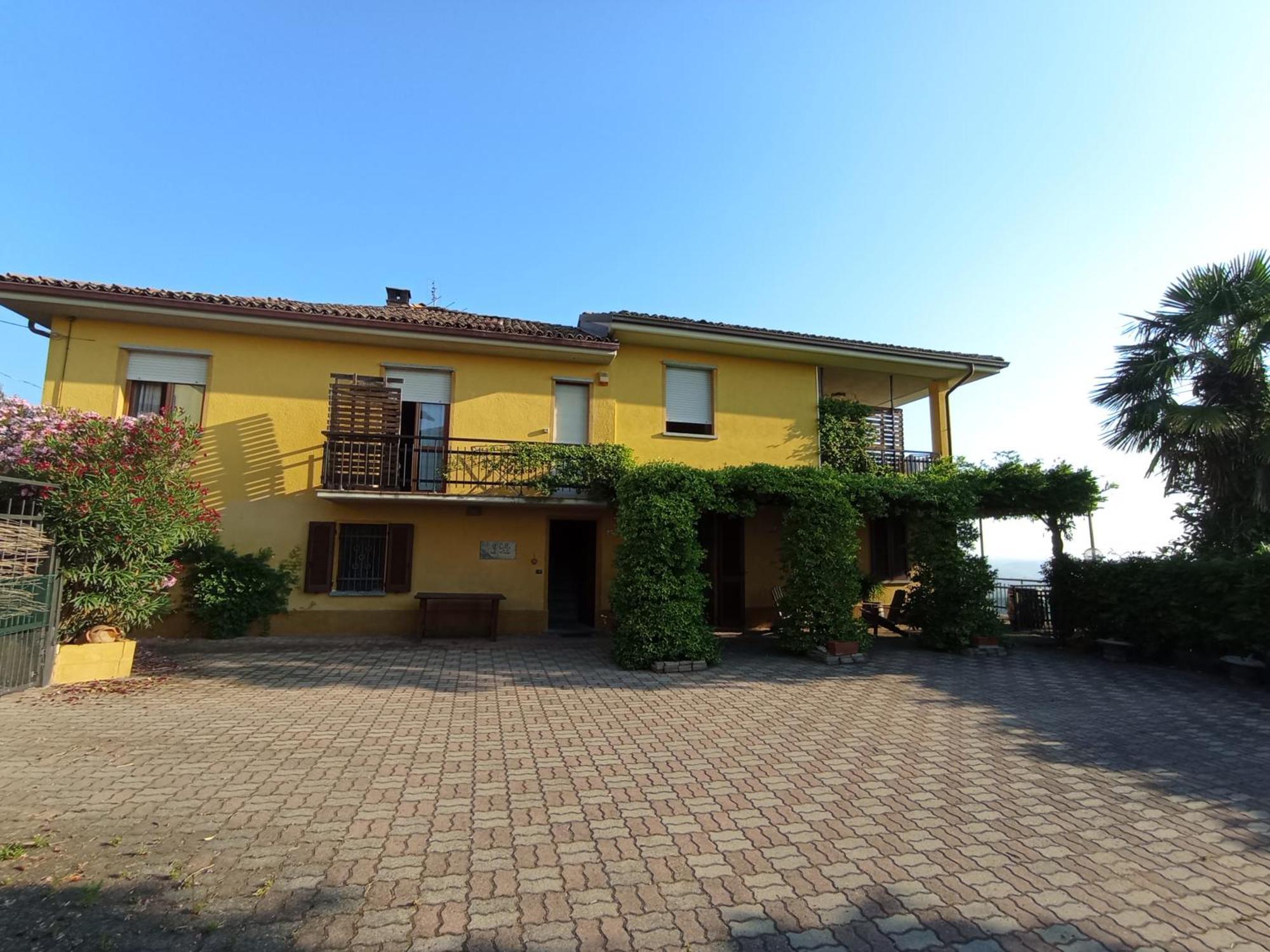 Casa Vacanza Il Colle Del Vento Calosso Exterior foto