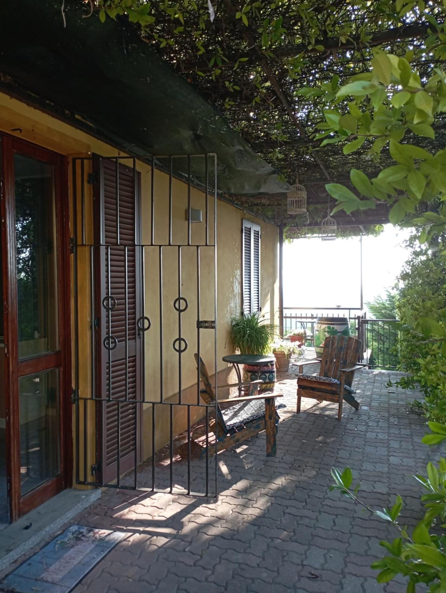 Casa Vacanza Il Colle Del Vento Calosso Exterior foto